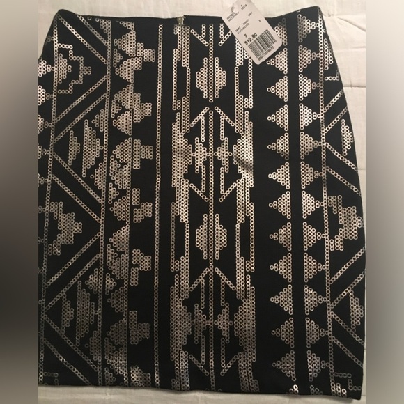 Forever 21 Black and Silver Geometric Pattern Skirt - Picture 1 of 3